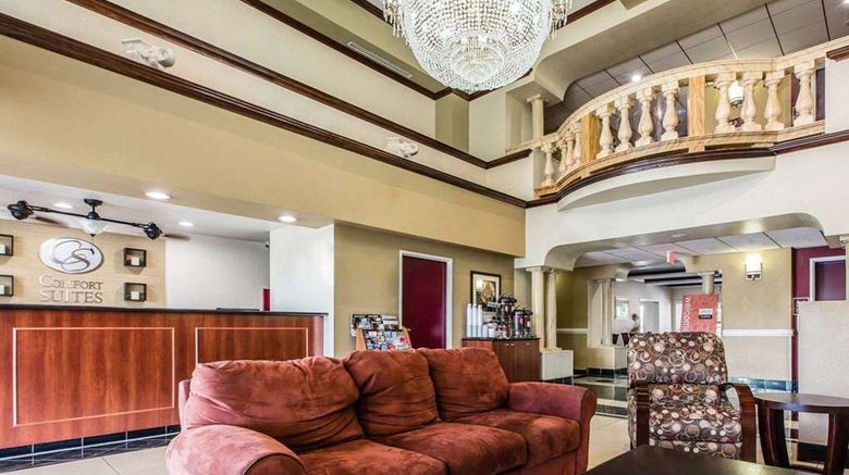 <b>Comfort Suites Lobby</b>. Images powered by <a href="https://iceportal.shijigroup.com/" title="IcePortal" target="_blank">IcePortal</a>.