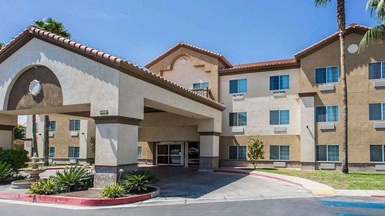 <b>Comfort Suites Exterior</b>. Images powered by <a href="https://iceportal.shijigroup.com/" title="IcePortal" target="_blank">IcePortal</a>.