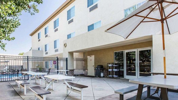 Comfort Suites Pool