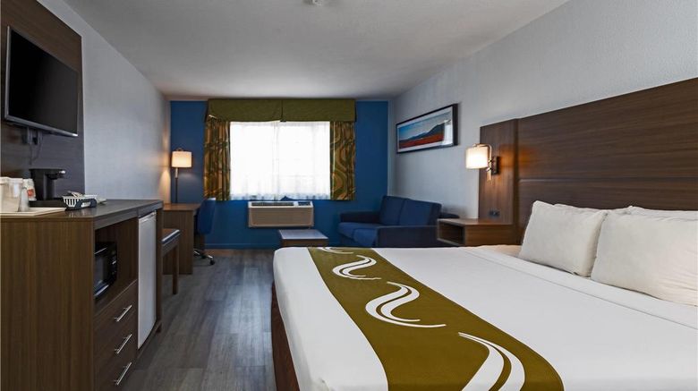 <b>Quality Inn Room</b>. Images powered by <a href="https://iceportal.shijigroup.com/" title="IcePortal" target="_blank">IcePortal</a>.