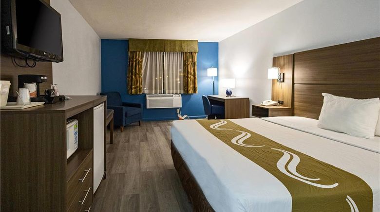 <b>Quality Inn Room</b>. Images powered by <a href="https://iceportal.shijigroup.com/" title="IcePortal" target="_blank">IcePortal</a>.