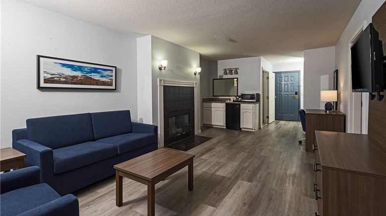 <b>Quality Inn Suite</b>. Images powered by <a href="https://iceportal.shijigroup.com/" title="IcePortal" target="_blank">IcePortal</a>.
