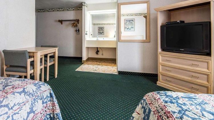 Rodeway Inn Room