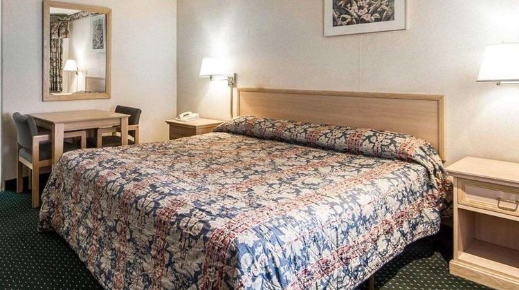 Rodeway Inn Room