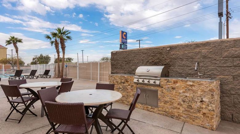 <b>Comfort Inn & Suites El Centro Exterior</b>. Images powered by <a href="https://iceportal.shijigroup.com/" title="IcePortal" target="_blank">IcePortal</a>.