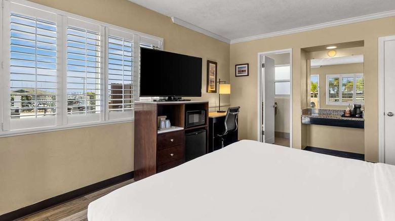 <b>Comfort Inn San Diego Airport at Harbor Room</b>. Images powered by <a href="https://iceportal.shijigroup.com/" title="IcePortal" target="_blank">IcePortal</a>.