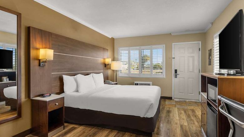 <b>Comfort Inn San Diego Airport at Harbor Room</b>. Images powered by <a href="https://iceportal.shijigroup.com/" title="IcePortal" target="_blank">IcePortal</a>.