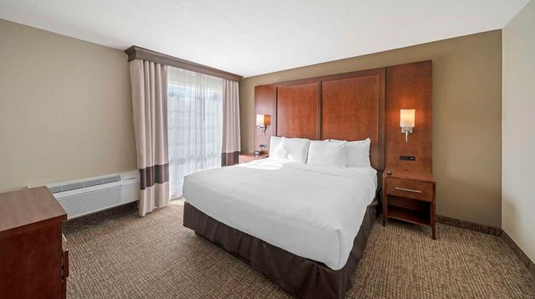 Comfort Suites Red Bluff Suite