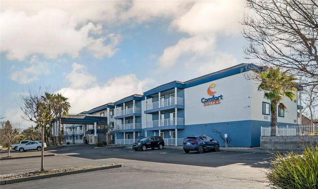 Comfort Suites Red Bluff Exterior