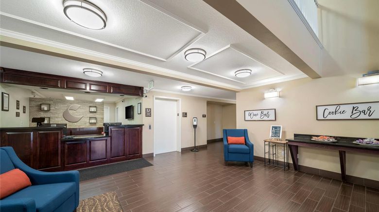 <b>Comfort Suites Red Bluff Lobby</b>. Images powered by <a href="https://iceportal.shijigroup.com/" title="IcePortal" target="_blank">IcePortal</a>.