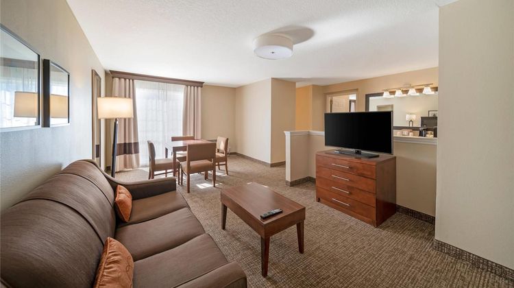 Comfort Suites Red Bluff Suite