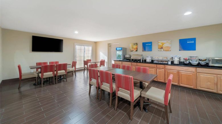 <b>Comfort Suites Red Bluff Restaurant</b>. Images powered by <a href="https://iceportal.shijigroup.com/" title="IcePortal" target="_blank">IcePortal</a>.