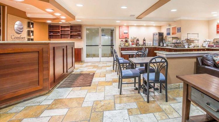 Comfort Inn & Suites Lobby