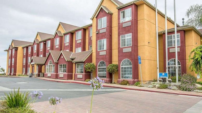 <b>Comfort Inn & Suites Exterior</b>. Images powered by <a href="https://iceportal.shijigroup.com/" title="IcePortal" target="_blank">IcePortal</a>.