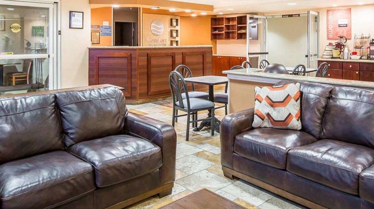 Comfort Inn & Suites Lobby
