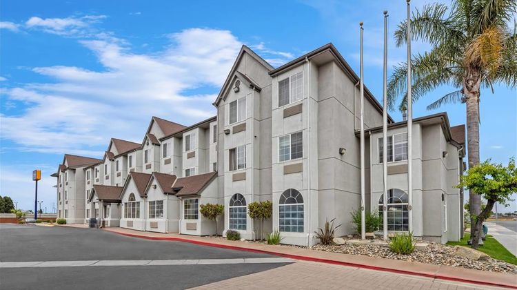 Comfort Inn & Suites Exterior
