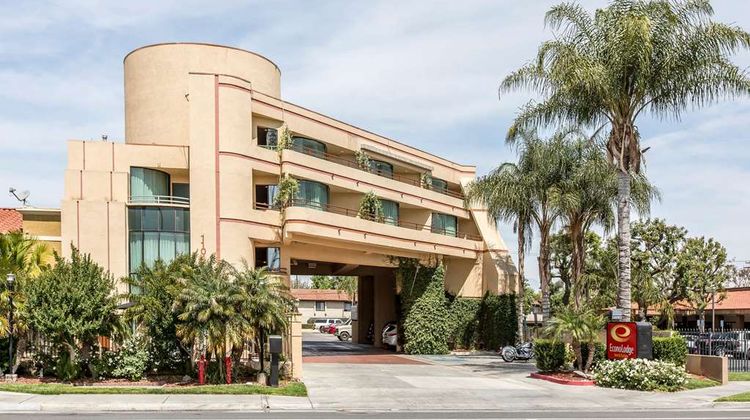 Econo Lodge Inn & Suites Riverside Exterior