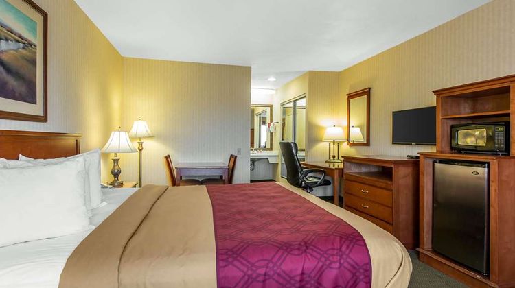 Econo Lodge Inn & Suites Riverside Room