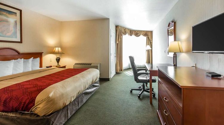 Econo Lodge Inn & Suites Riverside Suite