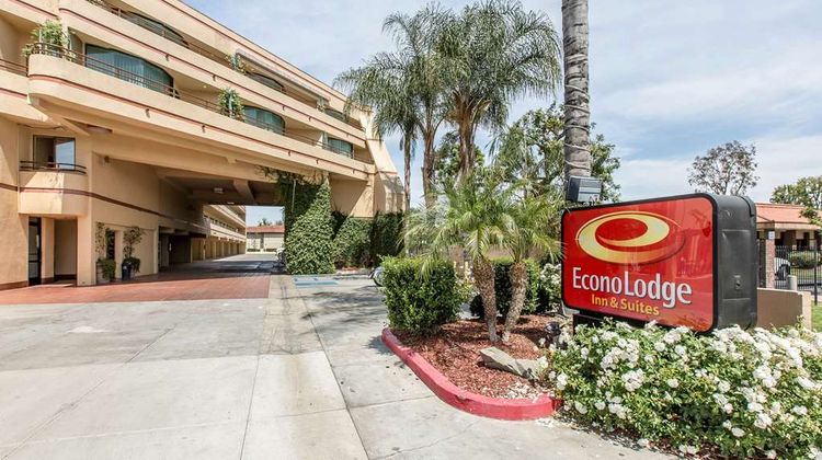 Econo Lodge Inn & Suites Riverside Exterior