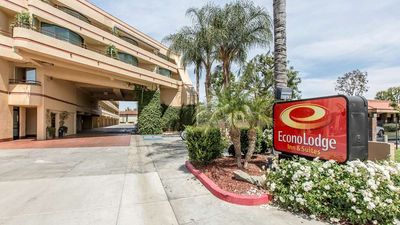 Econo Lodge Inn & Suites Riverside