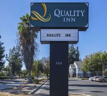 Quality Inn Fresno Airport Hotel Exterior