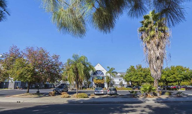 Quality Inn Fresno Airport Hotel Exterior