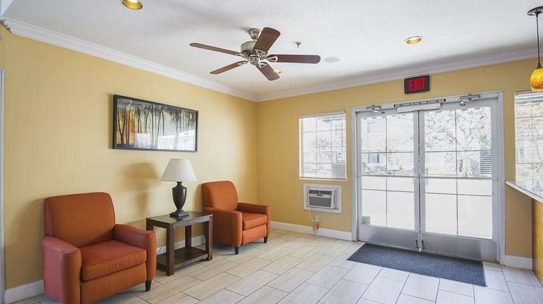 <b>Quality Inn Fresno Airport Hotel Lobby</b>. Images powered by <a href="https://iceportal.shijigroup.com/" title="IcePortal" target="_blank">IcePortal</a>.
