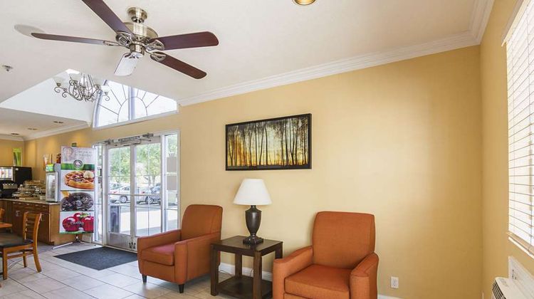 Quality Inn Fresno Airport Hotel Lobby