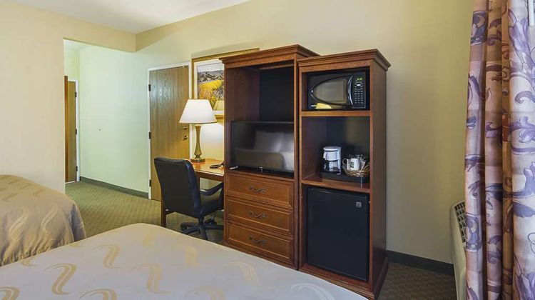 Quality Inn Fresno Airport Hotel Room
