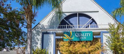 Quality Inn Fresno Airport Hotel Exterior
