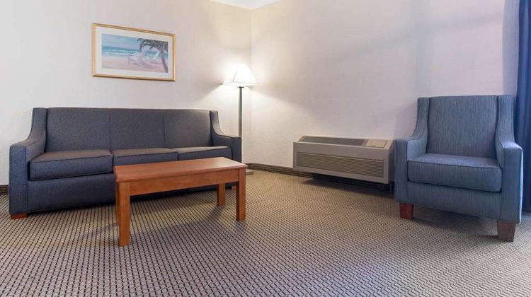 Quality Inn & Suites Redwood Coast Suite