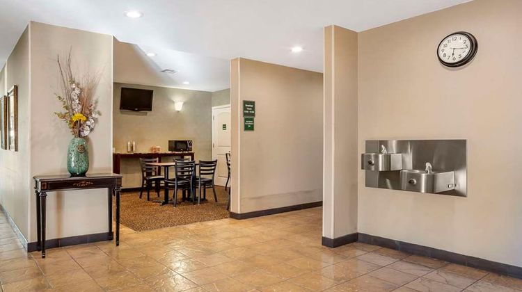 Quality Inn & Suites Lobby