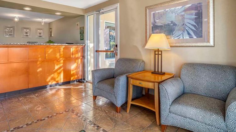 Quality Inn & Suites Lobby