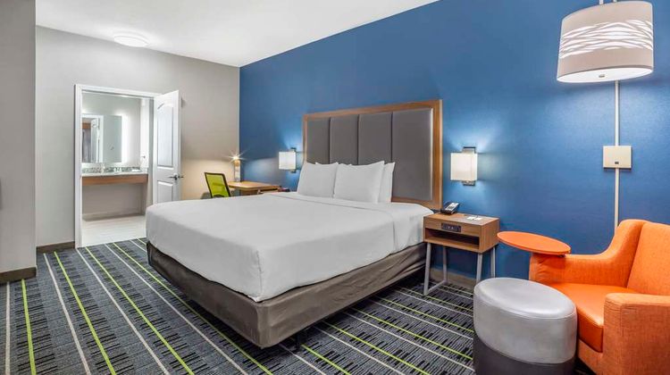 Quality Inn & Suites Room