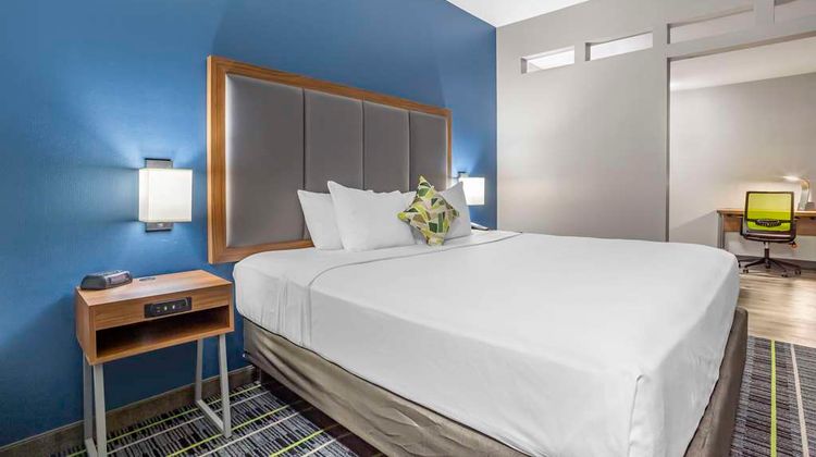 Quality Inn & Suites Suite