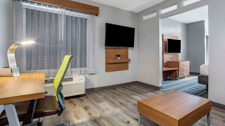 Quality Inn & Suites Suite