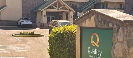 Quality Inn & Suites Exterior