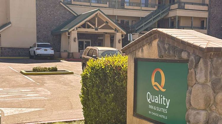 Quality Inn & Suites Exterior