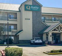 Quality Inn & Suites Exterior