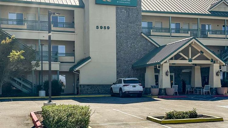 Quality Inn & Suites Exterior