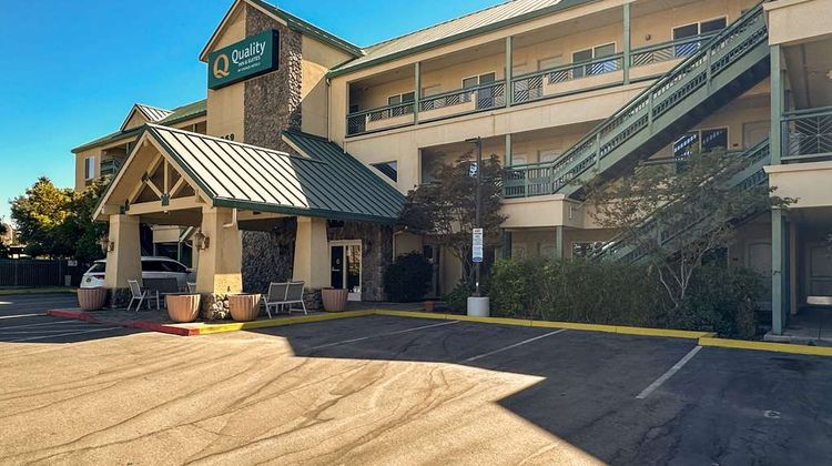 Quality Inn & Suites Exterior