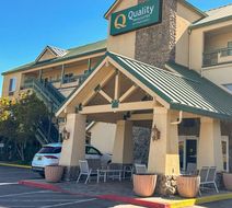 Quality Inn & Suites Exterior