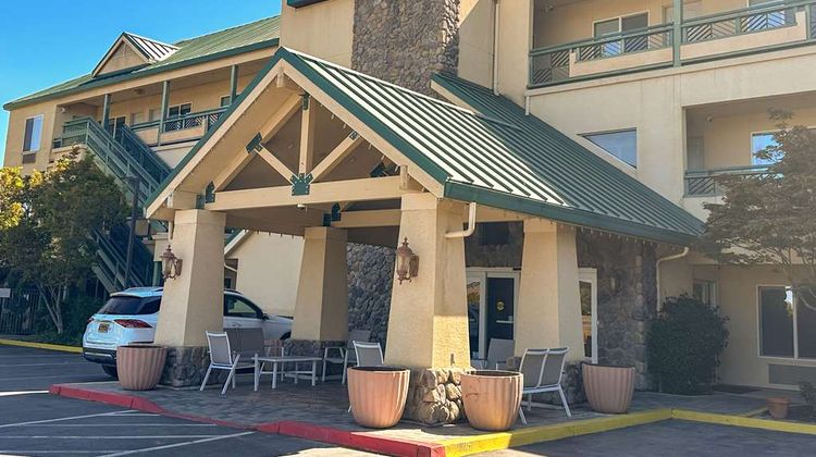 Quality Inn & Suites Exterior