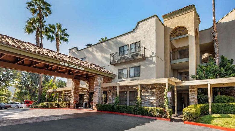 <b>Comfort Inn & Suites Orange County Exterior</b>. Images powered by <a href="https://iceportal.shijigroup.com/" title="IcePortal" target="_blank">IcePortal</a>.