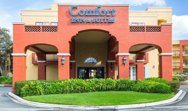 Comfort Inn & Suites SFO Airport Exterior