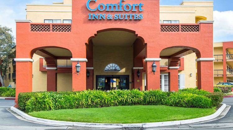 Comfort Inn & Suites SFO Airport Exterior
