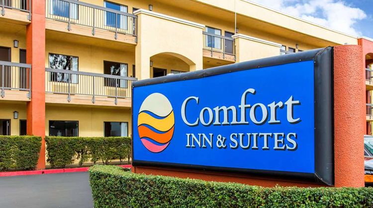 Comfort Inn & Suites SFO Airport Exterior