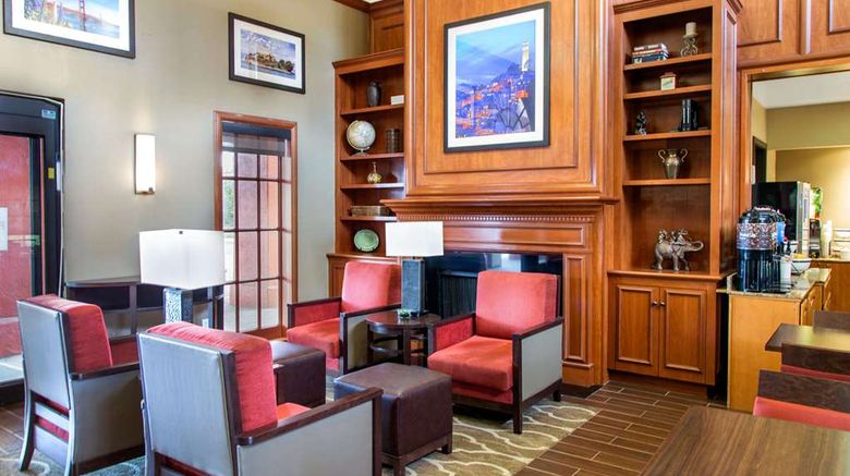 <b>Comfort Inn & Suites SFO Airport Lobby</b>. Images powered by <a href="https://iceportal.shijigroup.com/" title="IcePortal" target="_blank">IcePortal</a>.