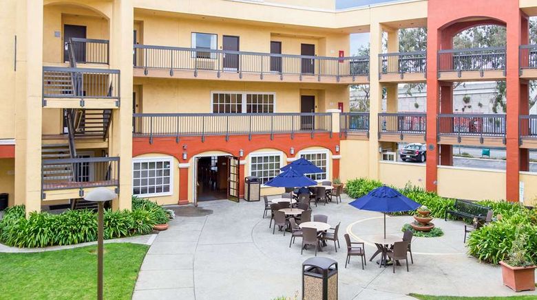 <b>Comfort Inn & Suites SFO Airport Pool</b>. Images powered by <a href="https://iceportal.shijigroup.com/" title="IcePortal" target="_blank">IcePortal</a>.